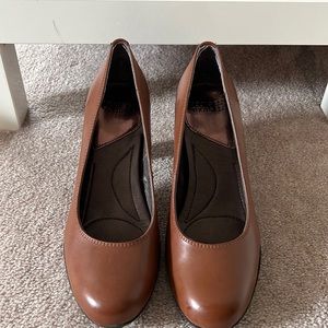 Mootsies Tootsies Basic brown pump